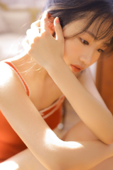 老是夹腿自慰一边屁股疼女人